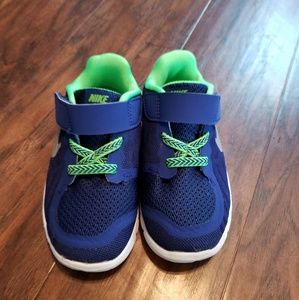 Toddler boys nike sneakers